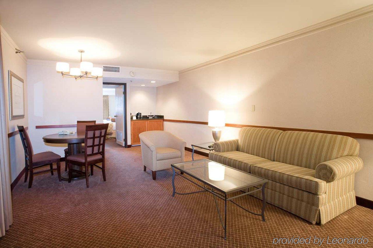 Embassy Suites By Hilton Chicago Schaumburg Woodfield Exterior photo